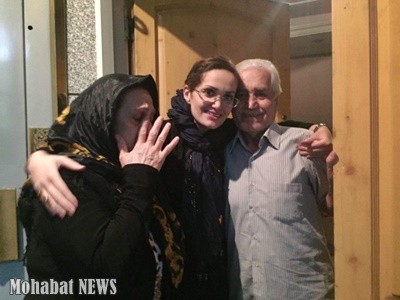 Maryam vanhempiensa kanssa. Kuva: Mohabat News